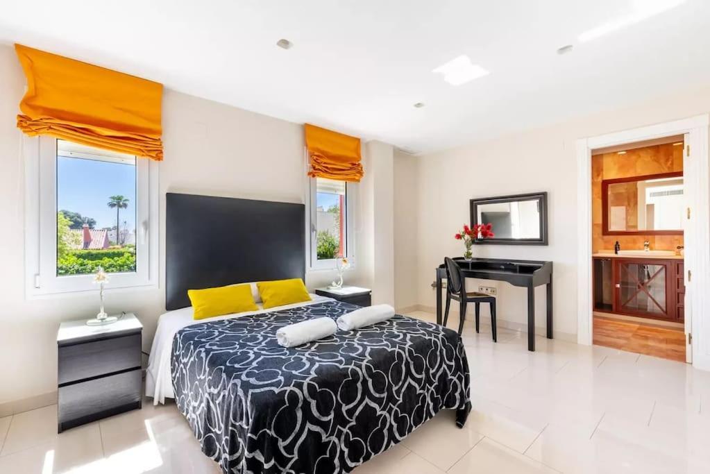Ohana Luxury Villa With Heated Pool Málaga Exteriör bild