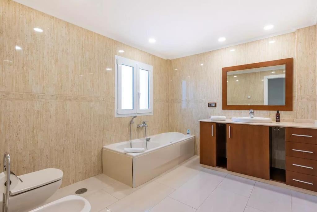 Ohana Luxury Villa With Heated Pool Málaga Exteriör bild